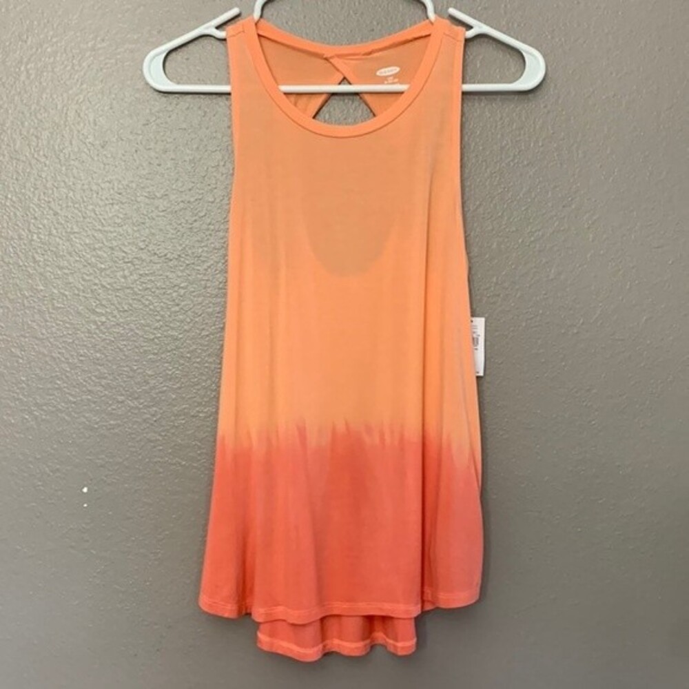 Old Navy Girl twist back keyhole tank top. Size XL. Color pink dip dye. NWT.